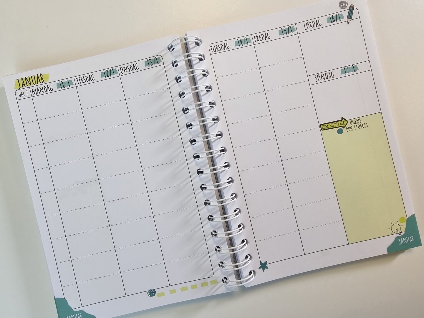 Opslag med januar og ugeplan med felter til hver dag og noter
