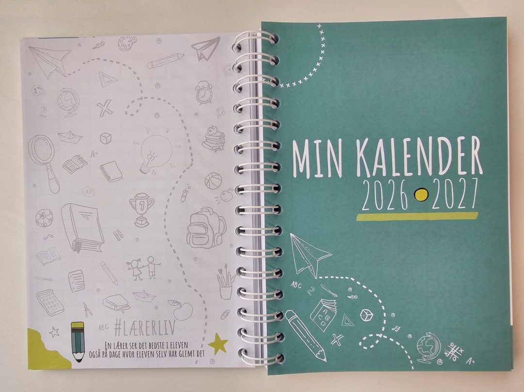 Min kalender 2026 2027 som grøn bagside i lærerkalenderen Lærerliv