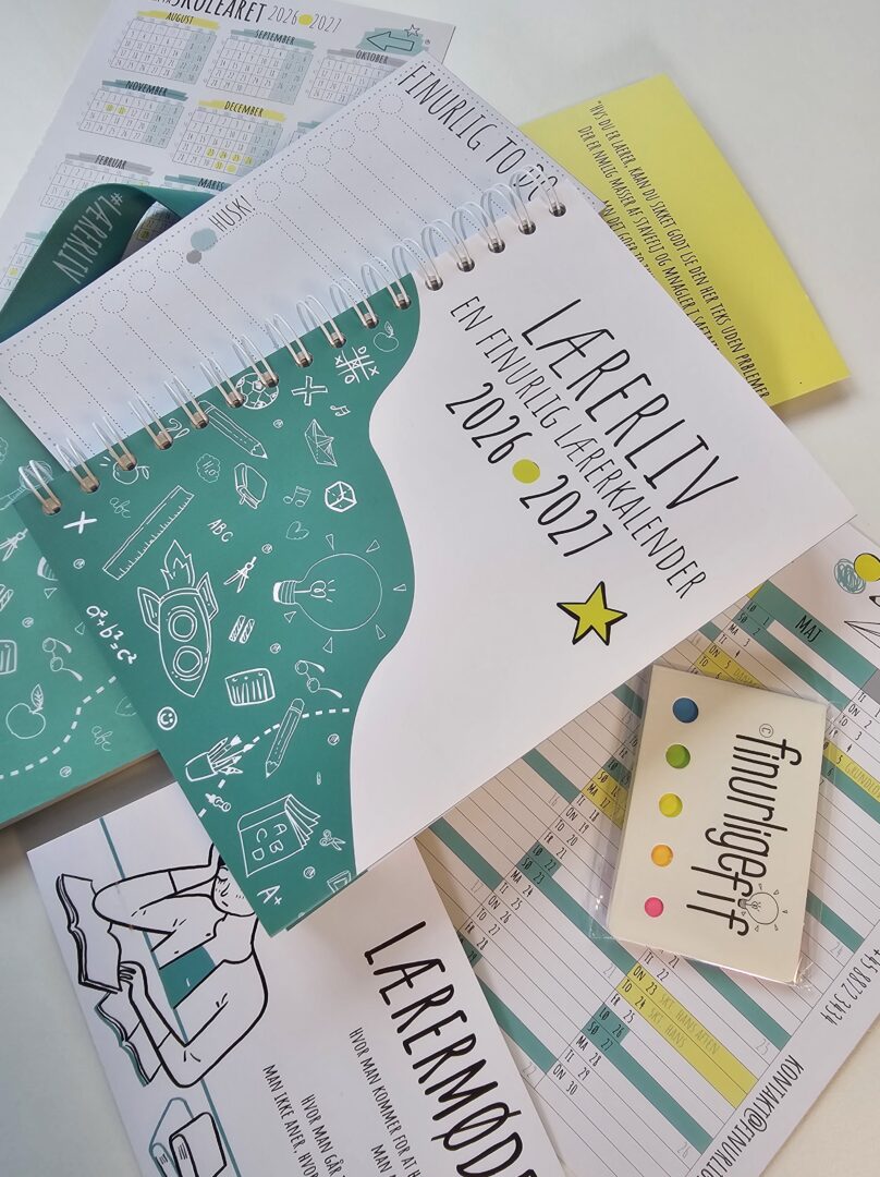Lærerkalenderen Lærerliv sammen med lærermødeark, sticky notes og planlægningsark